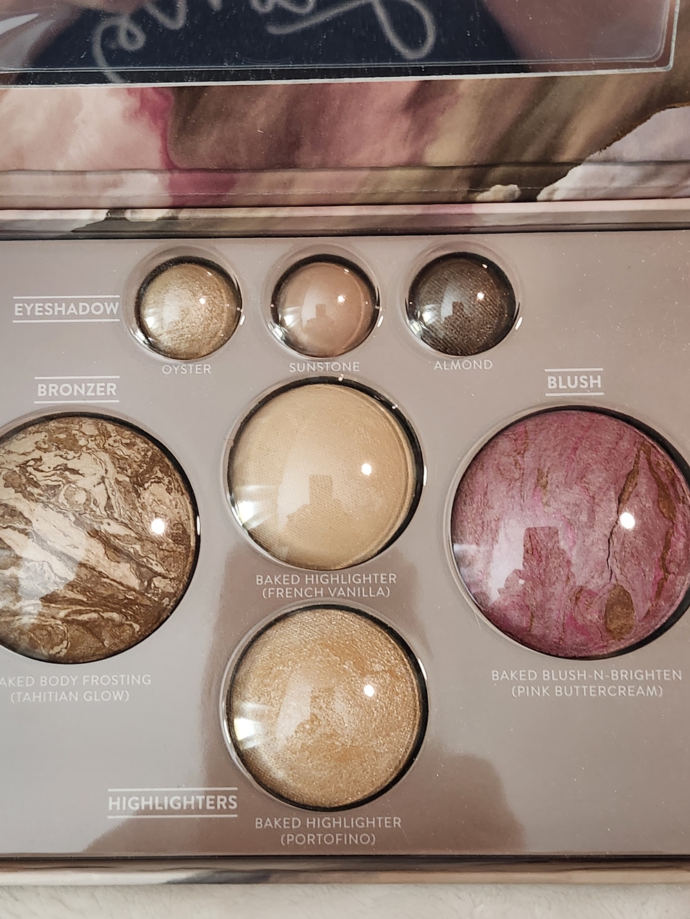 Laura Geller Pink & Champagne Baked Face Palette with Retractable Kabuki Brush - Picture 2 of 4